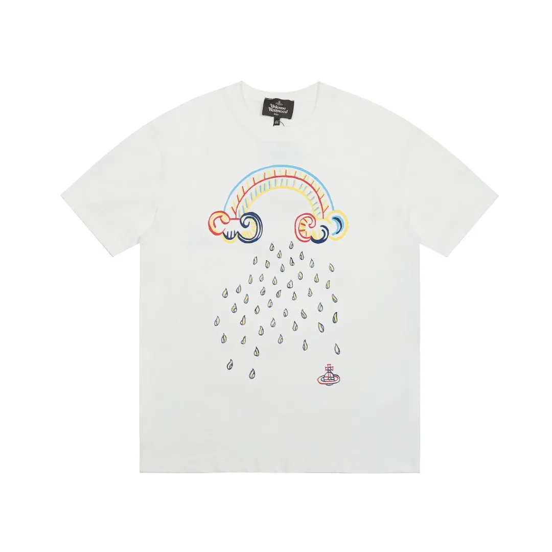VIVI 140# "Exclusive style" vivienne west wood, Queen Mother of the West, Vivienne, Saturn personalized rainbow printed short sleeves. The new fabrics have been machine washed at high temperature + water twice. The only one in the entire network that achieves 0 shrinkage. The Solona thread is arranged. The threaded neckline does not deform. It is tight and dense. Comparisons are welcome. The full series of correct accessories. Every detail is completely restored and can be stretched directly.